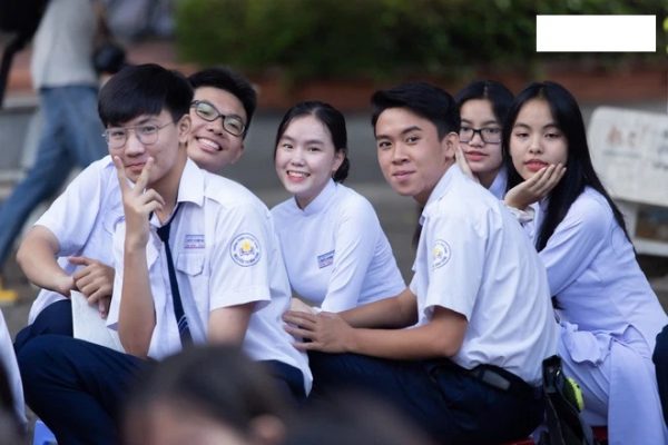 Ý nghĩa đồng phục trường Nguyễn Thị Minh Khai