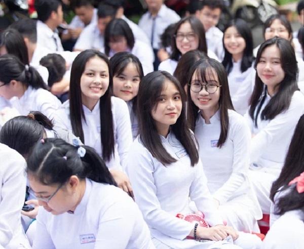 Quy định áo dài của trường Nguyễn Thị Minh Khai