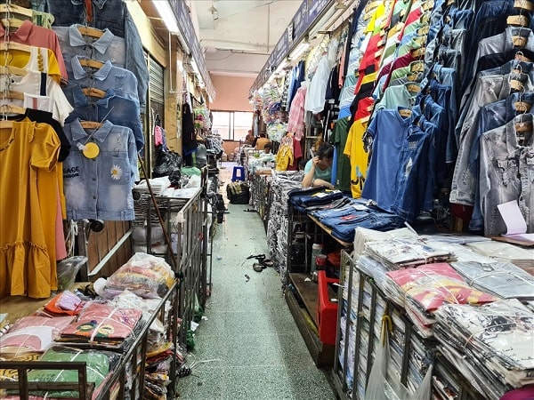 Nhập sỉ quần áo tại các chợ đầu mối